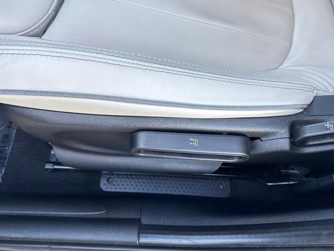 Used 2019 MINI Cooper 4-Door Hardtop w/ Signature Upholstery Package image 14