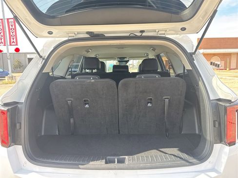 Used 2024 Kia Sorento S image 35