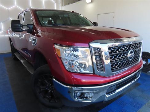 Used 2017 Nissan Titan SV image 5