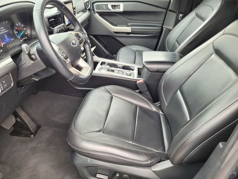 Certified 2022 Ford Explorer XLT w/ Equipment Group 202A image 13