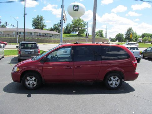 Used 2007 Dodge Grand Caravan SXT FWD image 2