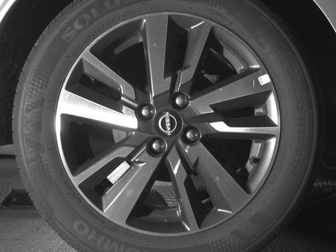 Used 2025 Nissan Versa SV FWD image 15