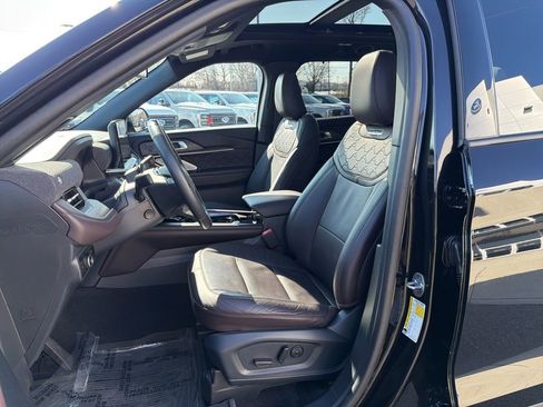 Certified 2025 Ford Explorer Platinum w/ Ultimate Package image 9