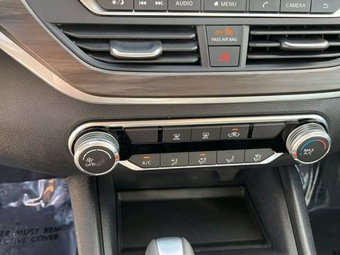 Used 2025 Nissan Altima 2.5 SV image 13