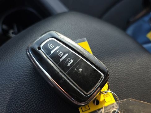 Used 2021 Toyota RAV4 XLE w/ Convenience Package AWD/4WD image 28