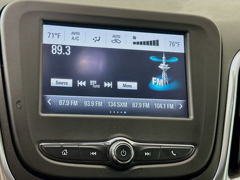 Used 2018 Chevrolet Equinox LT FWD image 12
