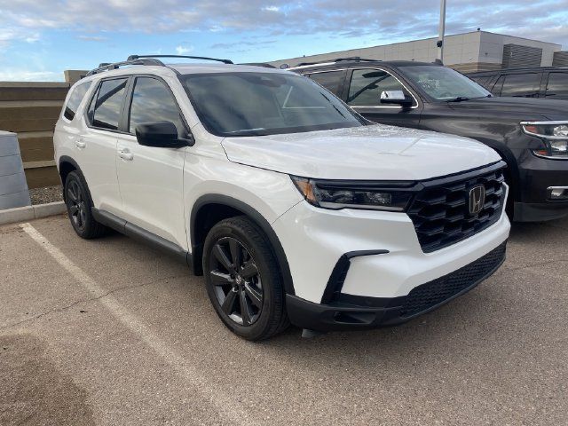 Used 2025 Honda Pilot Sport image 5
