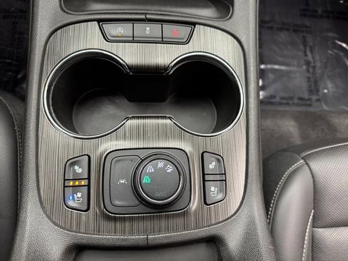 Used 2023 GMC Acadia SLT w/ Preferred Package image 20