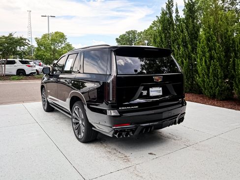 Used 2026 Cadillac Escalade V AWD/4WD image 8