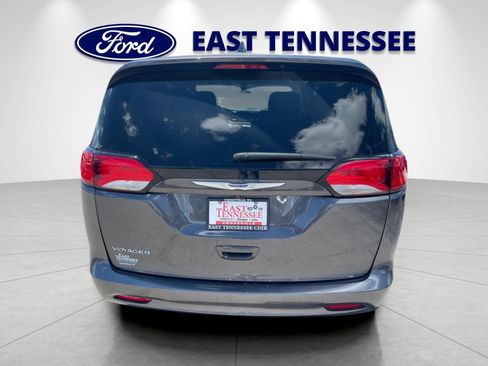 Used 2020 Chrysler Voyager LX FWD image 4