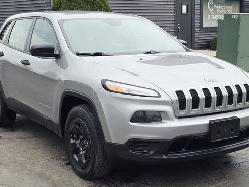Used 2016 Jeep Cherokee Sport w/ Cold Weather Group AWD/4WD image 8