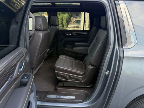 Used 2021 GMC Yukon XL Denali w/ Denali Premium Package AWD/4WD image 34