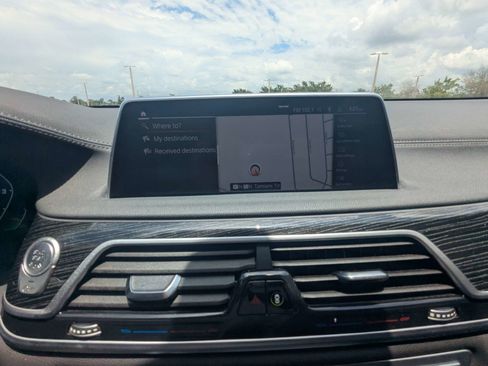 Used 2022 BMW 750i xDrive w/ M Sport Package AWD/4WD image 24