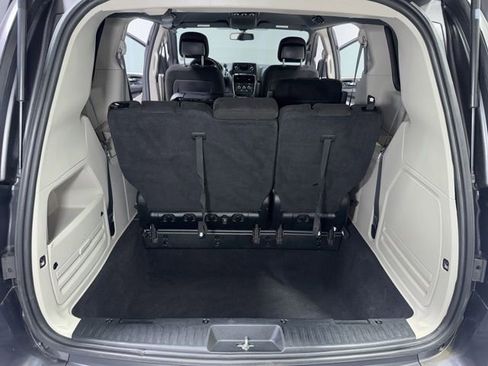Used 2016 Dodge Grand Caravan SE FWD image 26
