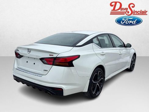 Used 2023 Nissan Altima 2.5 SR w/ SR Premium Package image 7