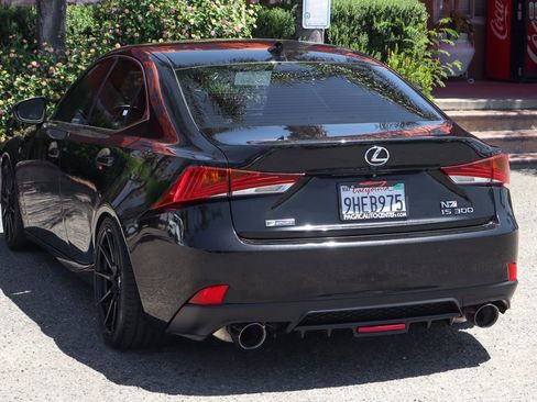 Used 2019 Lexus IS 300 F Sport w/ F Sport Package RWD image 6