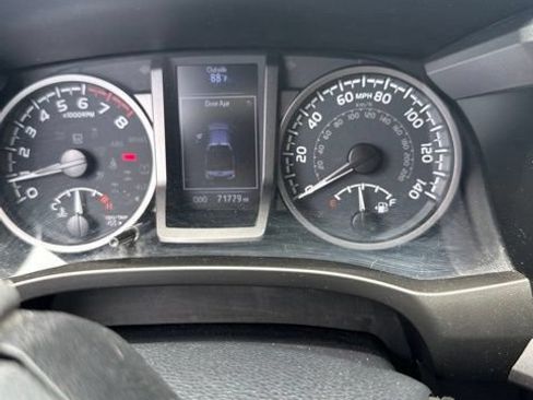 Used 2020 Toyota Tacoma TRD Off-Road w/ Technology Package AWD/4WD image 13