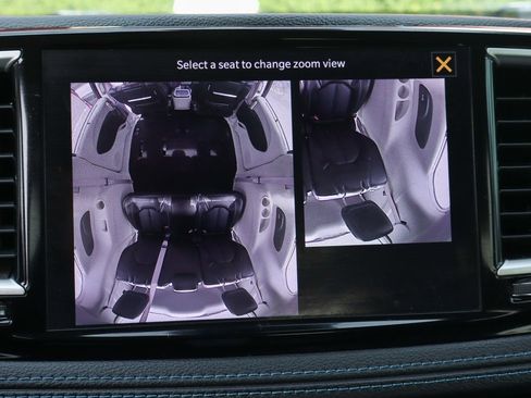 Used 2021 Chrysler Pacifica Touring-L w/ Uconnect Theater Family Group image 33