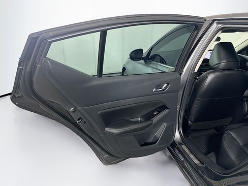 Used 2024 Nissan Altima 2.5 SL FWD image 26