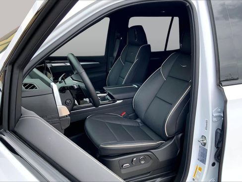 Used 2026 Cadillac Escalade Sport w/ Touring Package AWD/4WD image 8