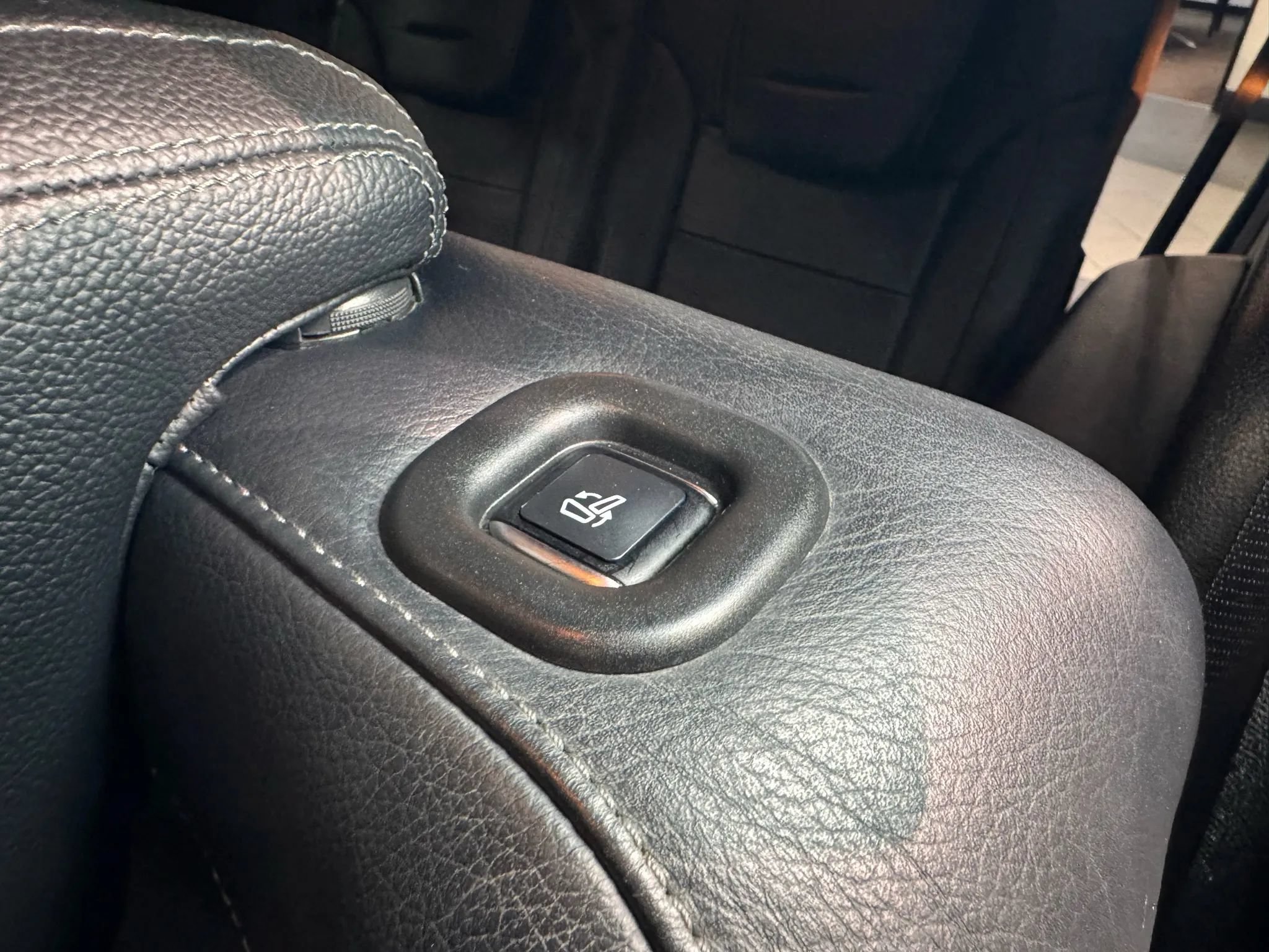 Used 2018 Mercedes-Benz GLS 550 4MATIC w/ Driver Assistance Package image 22