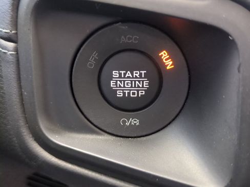 Used 2025 Jeep Wrangler Unlimited Sahara AWD/4WD image 30