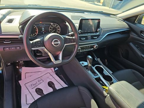 Used 2024 Nissan Altima 2.5 SV FWD image 19