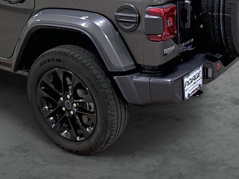 Used 2025 Jeep Wrangler Unlimited Sahara w/ Safety Group AWD/4WD image 9