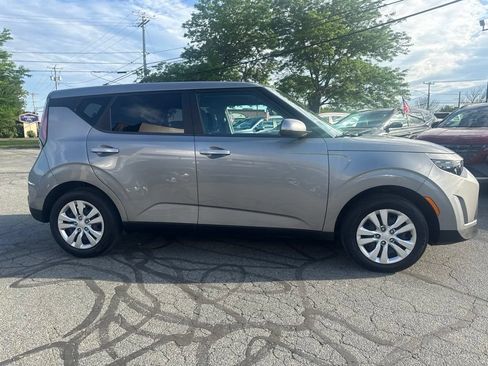 Used 2023 Kia Soul LX FWD image 4