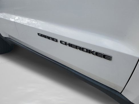 Used 2017 Jeep Grand Cherokee Laredo w/ Quick Order Package 23E image 6
