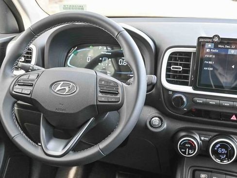 New 2026 Hyundai Venue SEL image 18