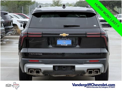 Certified 2025 Chevrolet Traverse LT FWD image 5