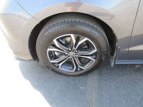 Used 2025 Toyota Sienna Platinum AWD/4WD image 15