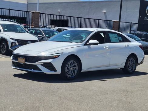 New 2026 Hyundai Elantra Hybrid FWD image 2