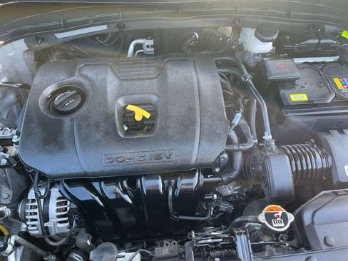 Used 2025 Kia Soul LX w/ LX Technology Package FWD image 32