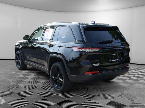 Used 2023 Jeep Grand Cherokee Limited w/ Black Appearance Package AWD/4WD image 5