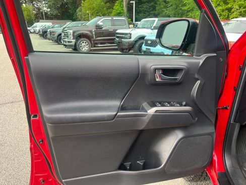 Used 2023 Toyota Tacoma TRD Sport w/ Technology Package AWD/4WD image 6