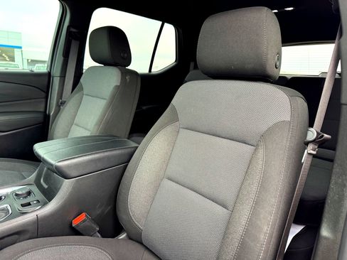 Used 2023 Chevrolet Traverse LT image 13