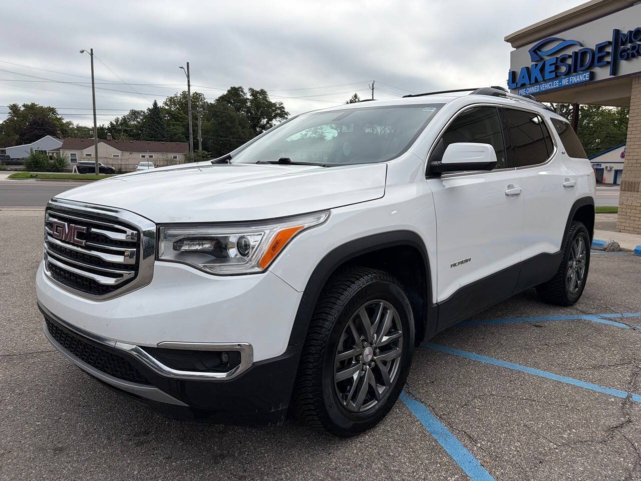 Used 2017 GMC Acadia SLT AWD/4WD image 1
