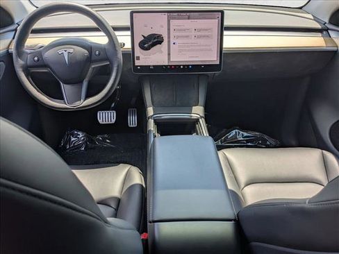Used 2025 Tesla Model Y Performance AWD/4WD image 16