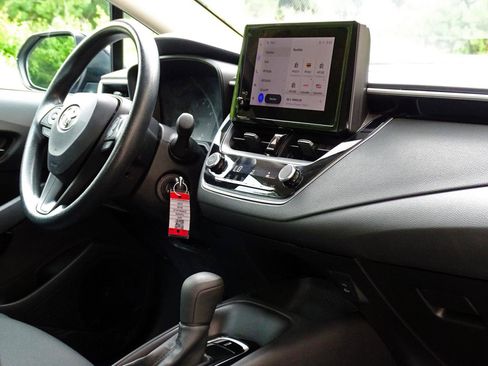 Used 2025 Toyota Corolla LE FWD image 24