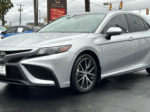 Used 2021 Toyota Camry SE w/ Carpet Mat Package (TMS) image 4