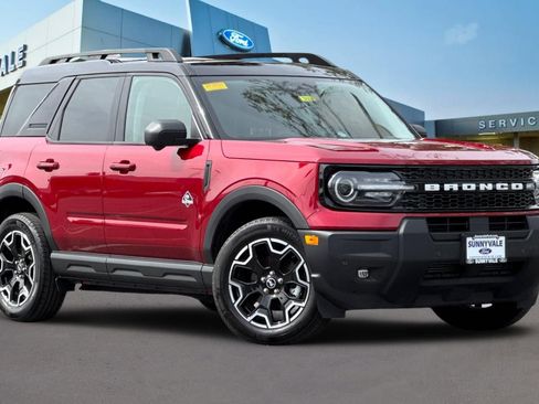 Certified 2025 Ford Bronco Sport Outer Banks w/ Outer Banks Tech Package+ image 2