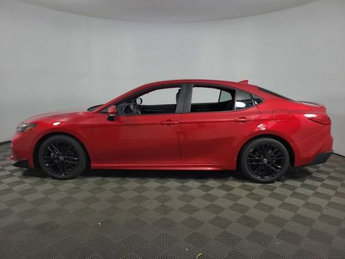 Used 2025 Toyota Camry SE FWD image 4