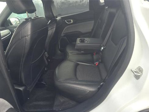 Certified 2023 Jeep Compass Latitude image 4