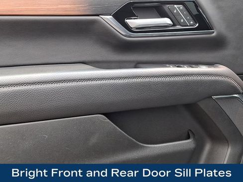 Used 2025 GMC Yukon Denali AWD/4WD image 22