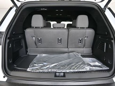 New 2026 Chevrolet Traverse LT w/ LPO, Floor Liner Package image 38