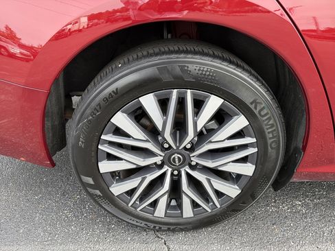 Used 2025 Nissan Altima 2.5 SV image 17