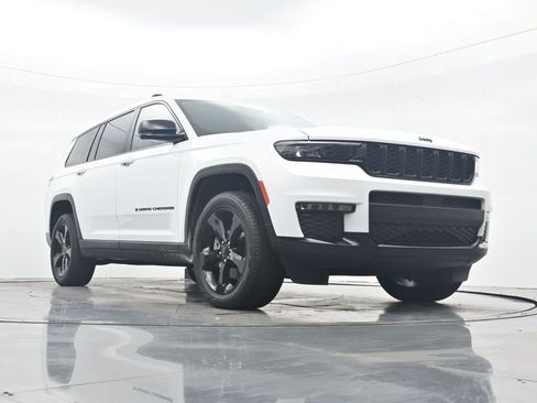 Used 2023 Jeep Grand Cherokee L Limited w/ Black Appearance Package AWD/4WD image 28