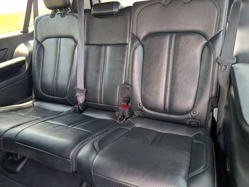 Used 2024 Jeep Wagoneer L Series II RWD image 9